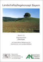 Titelblatt LPK II 15 Geotope (Wiese, dahinter ein Hügel mit einem Baum)